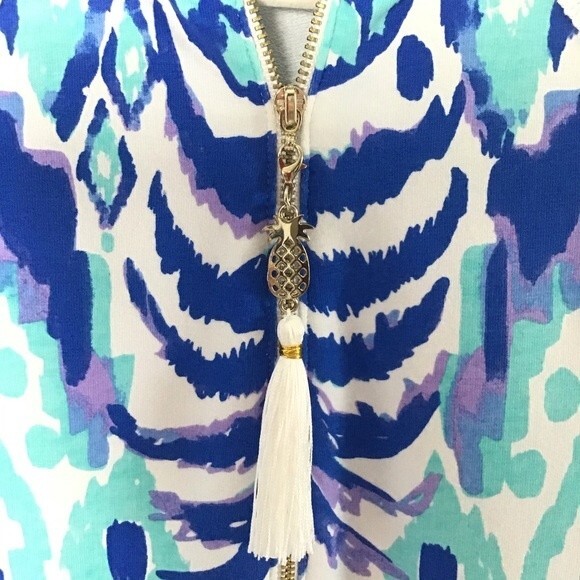Lilly Pulitzer Skipper Popover Serene Blue Tropi Call Me Pineapple Print  Size S - Picture 2 of 5